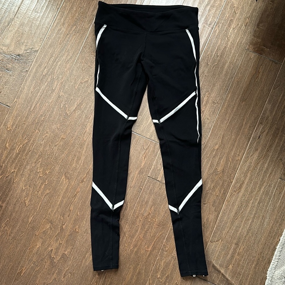 ALO Yoga "Continuity" Womens Leggings High Waist Black White Colorway Medium